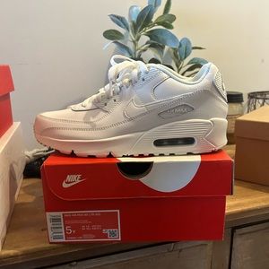 Youth Nike Air Max 90 LTR Youth size 5Y (6.5 in women’s)